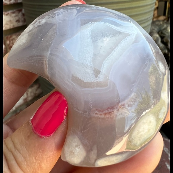 Quartzy Flower Agate Moon Carving - Picture 8 of 8